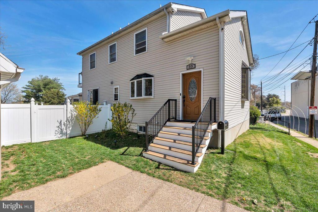 33 RAILROAD AVE, Bellmawr, NJ 08031