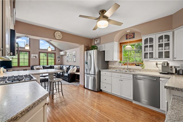 331 Jefferson Drive, Mt Lebanon, PA 15228