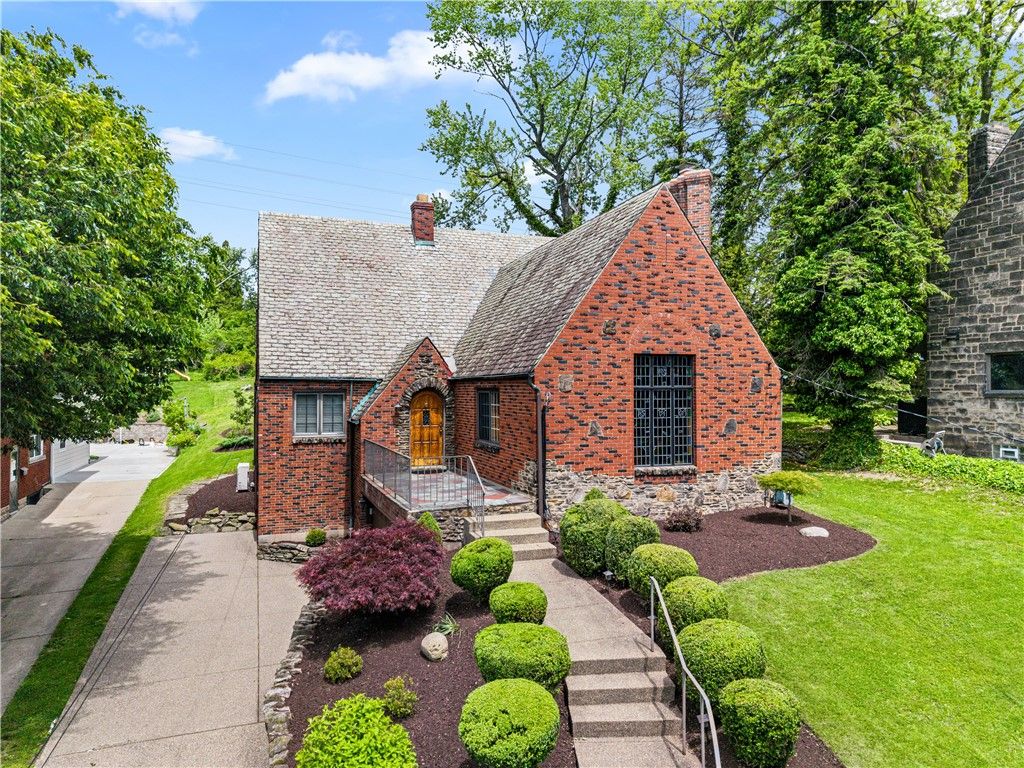 331 Jefferson Drive, Mt Lebanon, PA 15228