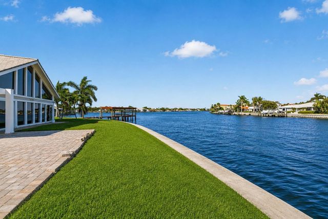 1276 37TH AVENUE NE, St Petersburg, FL 33704