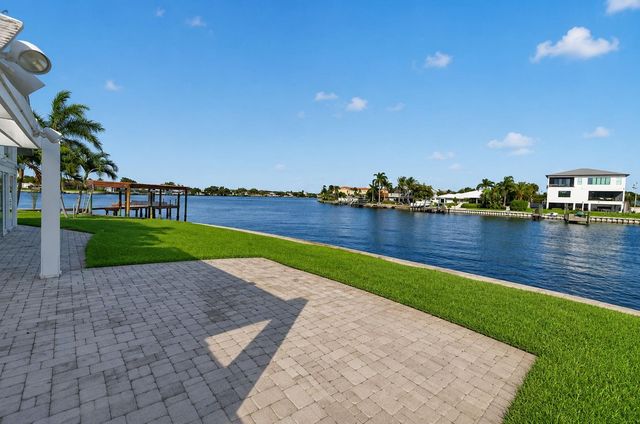 1276 37TH AVENUE NE, St Petersburg, FL 33704