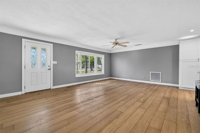 1276 37TH AVENUE NE, St Petersburg, FL 33704