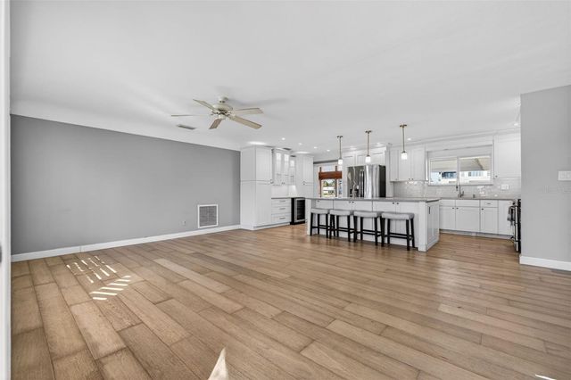1276 37TH AVENUE NE, St Petersburg, FL 33704