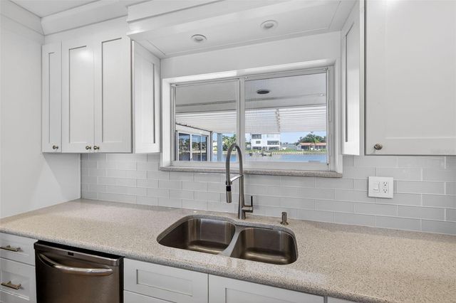 1276 37TH AVENUE NE, St Petersburg, FL 33704