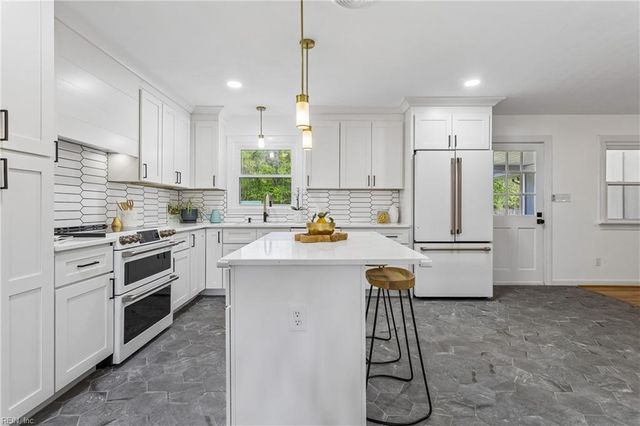 4744 Sunray AVE, Chesapeake, VA 23321