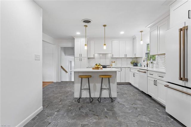 4744 Sunray AVE, Chesapeake, VA 23321