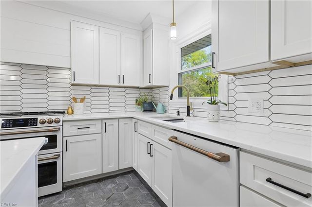 4744 Sunray AVE, Chesapeake, VA 23321