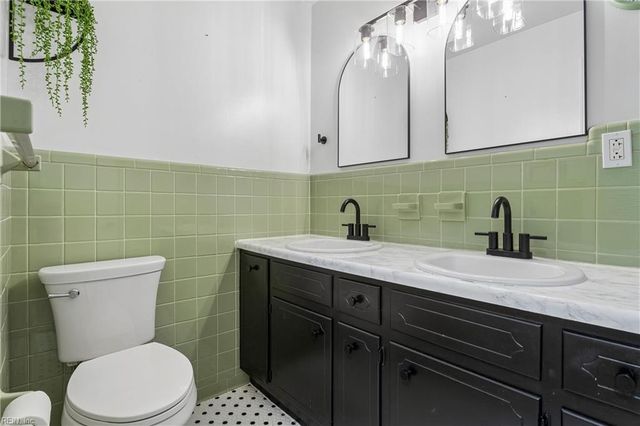 4744 Sunray AVE, Chesapeake, VA 23321