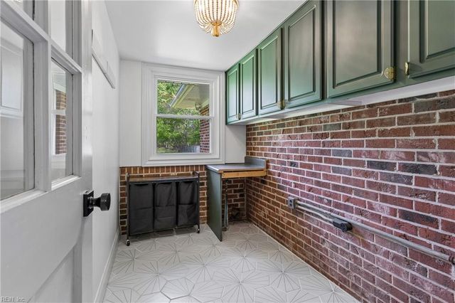 4744 Sunray AVE, Chesapeake, VA 23321