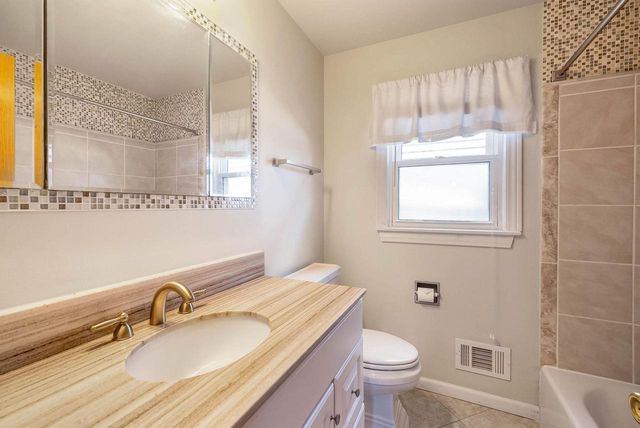 3671 E Whittaker AVENUE, Cudahy, WI 53110