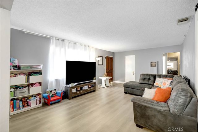 4995 N E, San Bernardino, CA 92407