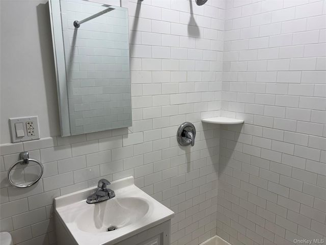 19314 S Jamaica Avenue 3rd floor, Hollis, NY 11423