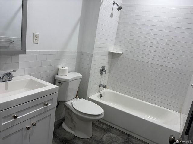 19314 S Jamaica Avenue 3rd floor, Hollis, NY 11423