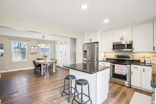 12161 S SPRING RIDGE CIR, Sandy, UT 84094