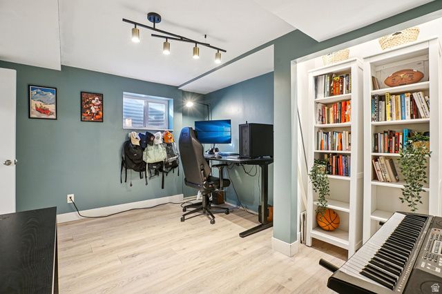 12161 S SPRING RIDGE CIR, Sandy, UT 84094