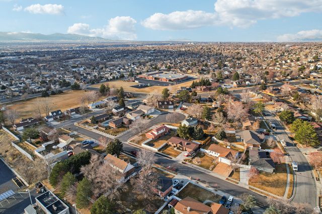 12161 S SPRING RIDGE CIR, Sandy, UT 84094