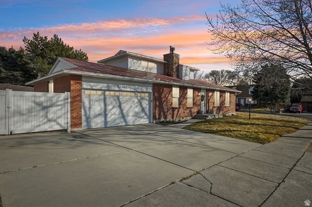 12161 S SPRING RIDGE CIR, Sandy, UT 84094