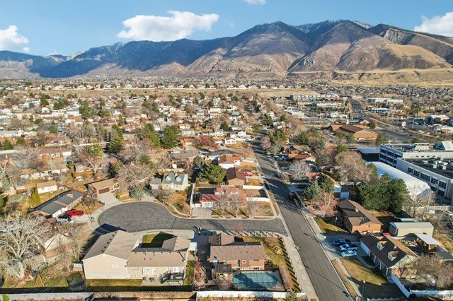 12161 S SPRING RIDGE CIR, Sandy, UT 84094