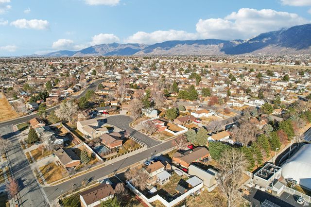 12161 S SPRING RIDGE CIR, Sandy, UT 84094