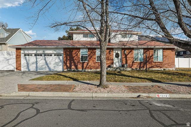 12161 S SPRING RIDGE CIR, Sandy, UT 84094