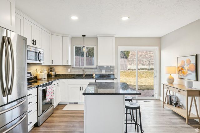 12161 S SPRING RIDGE CIR, Sandy, UT 84094