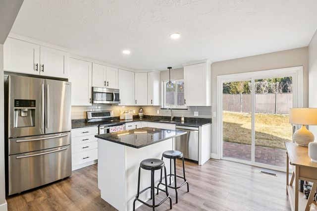 12161 S SPRING RIDGE CIR, Sandy, UT 84094