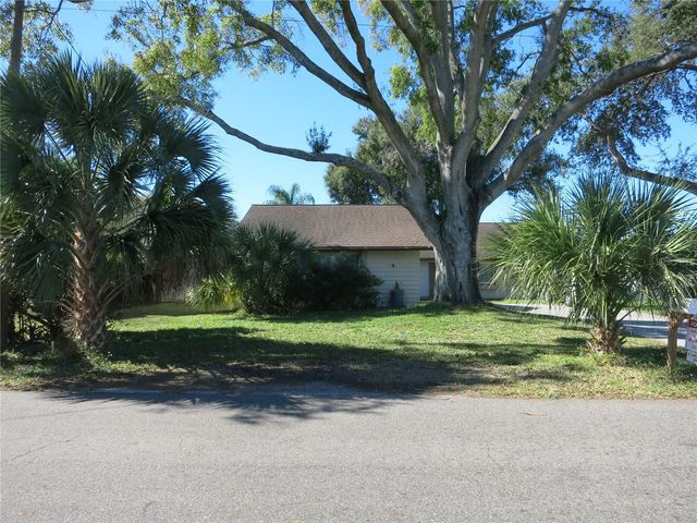 8304 N GOMEZ AVENUE N, Tampa, FL 33614