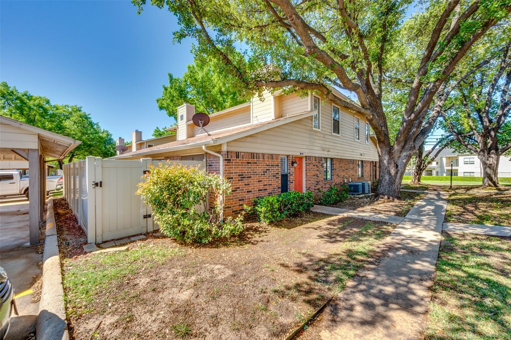 2240 Tarpley Road 32, Carrollton, TX 75006