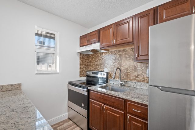 818 NE 14th Place 2, Fort Lauderdale, FL 33304