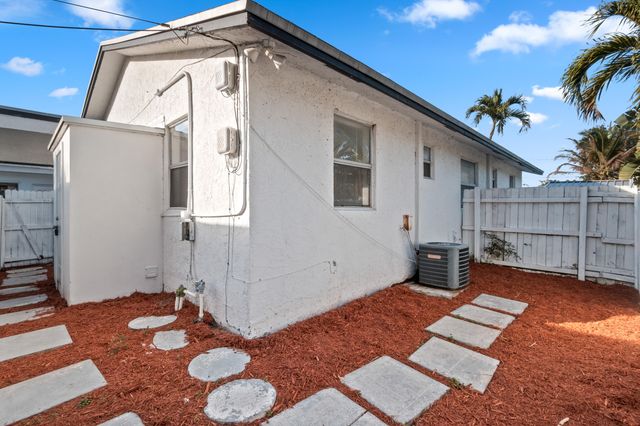 818 NE 14th Place 2, Fort Lauderdale, FL 33304
