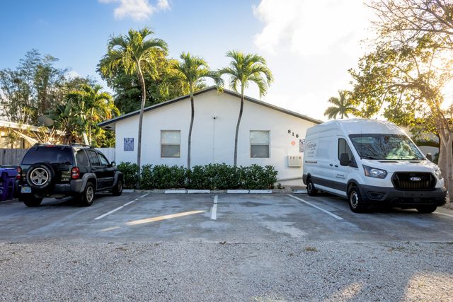 818 NE 14th Place 2, Fort Lauderdale, FL 33304