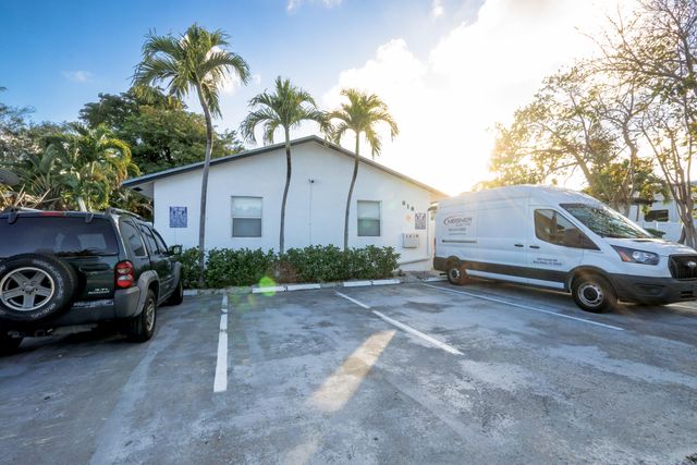 818 NE 14th Place 2, Fort Lauderdale, FL 33304