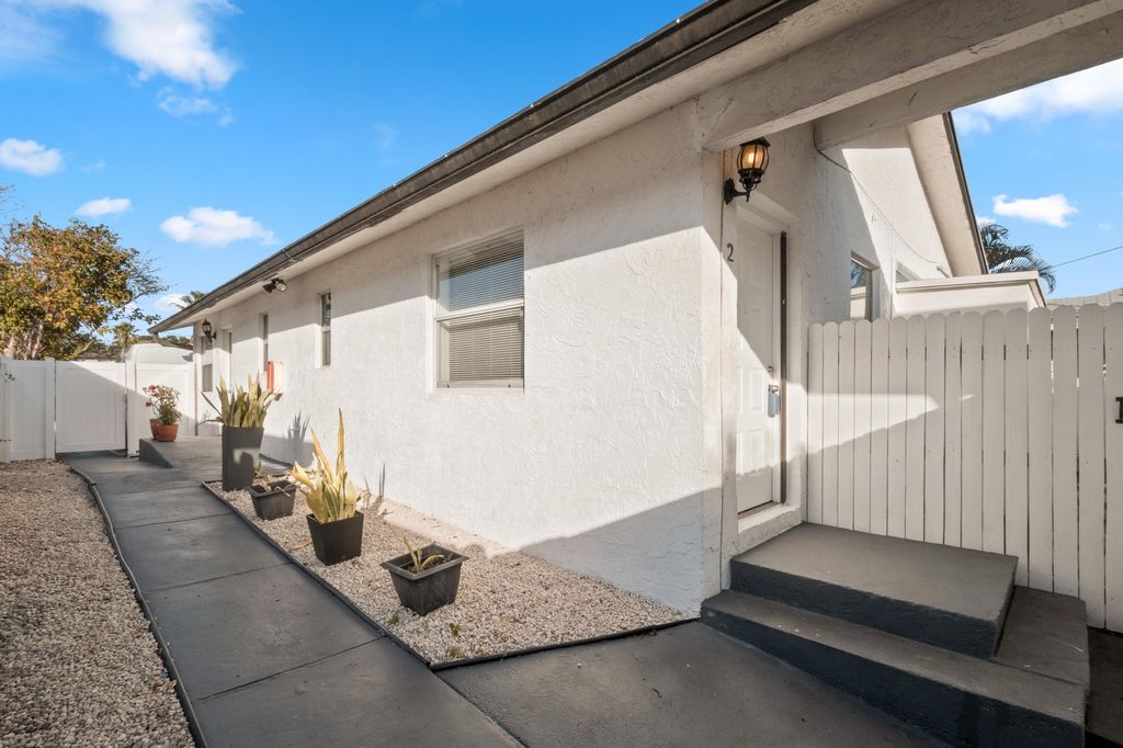 818 NE 14th Place 2, Fort Lauderdale, FL 33304