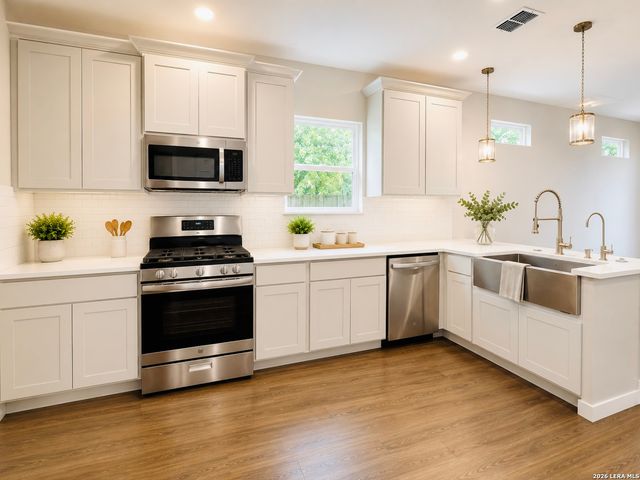 623 Saint Charles, San Antonio, TX 78202