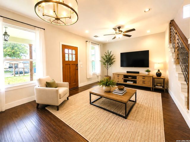 623 Saint Charles, San Antonio, TX 78202