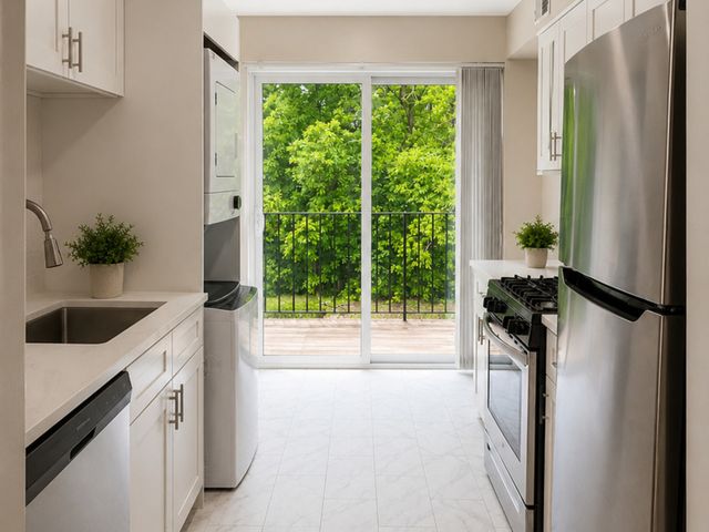 228 E Rimini Court 2B, Palatine, IL 60067