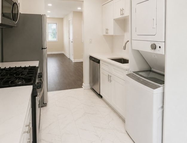 228 E Rimini Court 2B, Palatine, IL 60067
