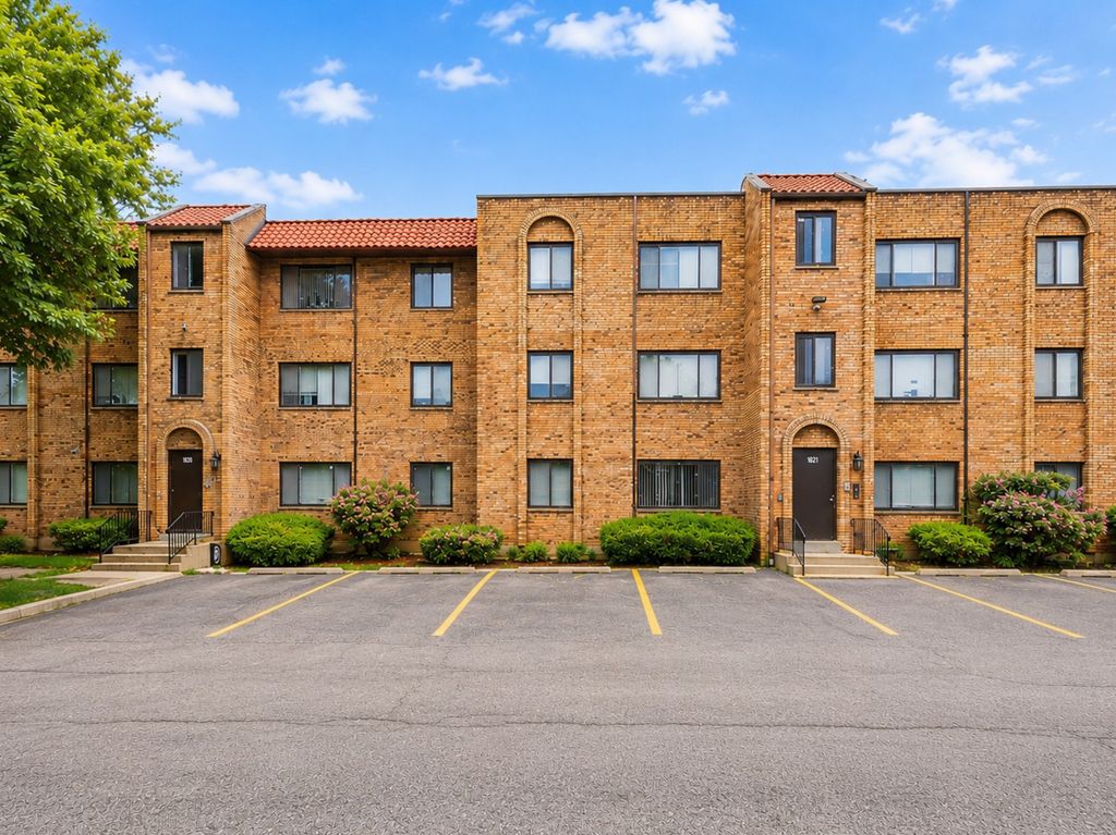 228 E Rimini Court 2B, Palatine, IL 60067