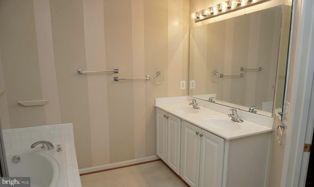 1469 FAWN HOLLOW LN, Woodbridge, VA 22191