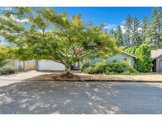 8056 Sw HEARTHSIDE Ct, Portland, OR 97223