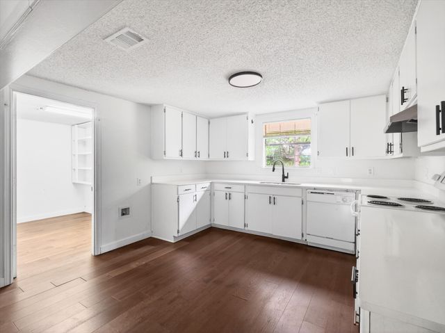 215 Folly Beach Drive B, Lake Dallas, TX 75065