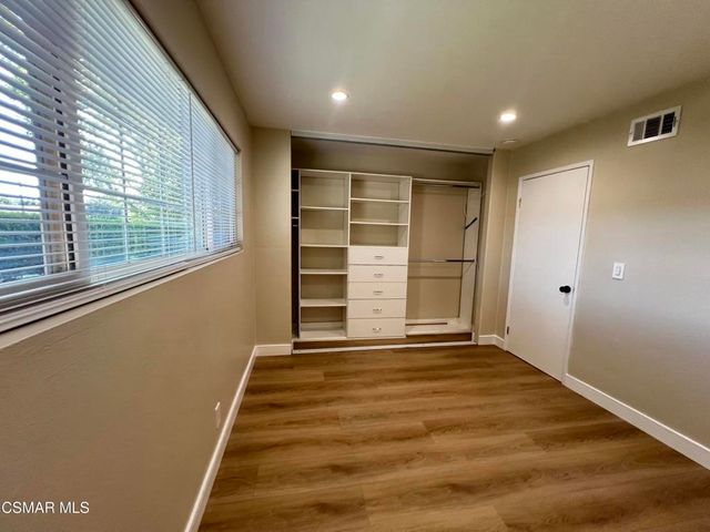 2002 Calle La Sombra 1, Simi Valley, CA 93063