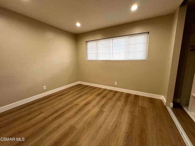 2002 Calle La Sombra 1, Simi Valley, CA 93063