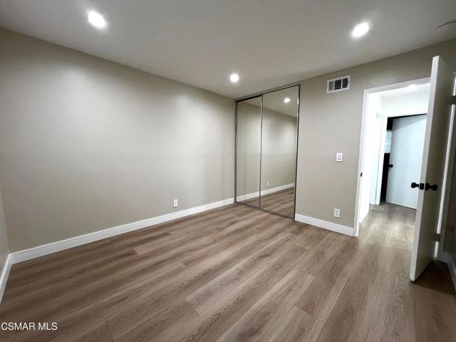 2002 Calle La Sombra 1, Simi Valley, CA 93063