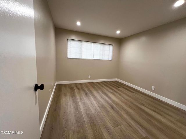 2002 Calle La Sombra 1, Simi Valley, CA 93063