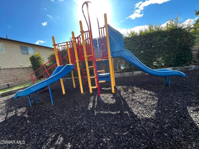 2002 Calle La Sombra 1, Simi Valley, CA 93063