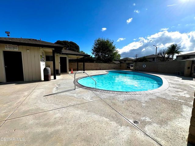 2002 Calle La Sombra 1, Simi Valley, CA 93063