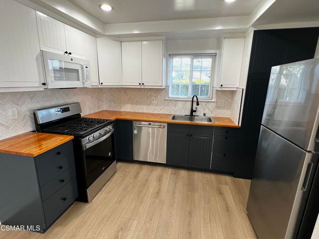 2002 Calle La Sombra 1, Simi Valley, CA 93063