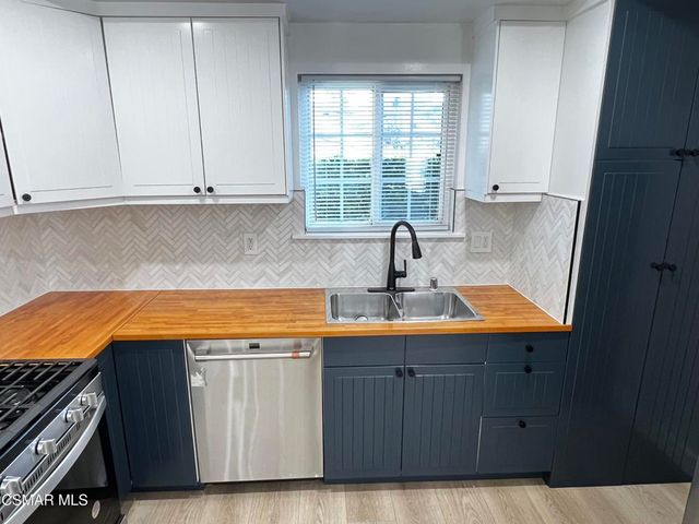 2002 Calle La Sombra 1, Simi Valley, CA 93063