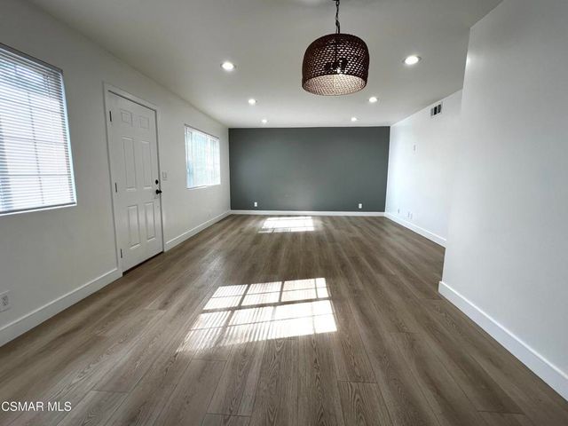 2002 Calle La Sombra 1, Simi Valley, CA 93063